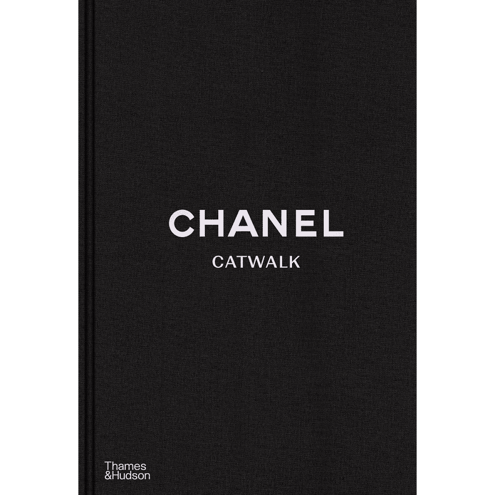 Книга на английском языке "Chanel Catwalk : The Complete Collections", Patrick Mauries, Adélia Sabatini