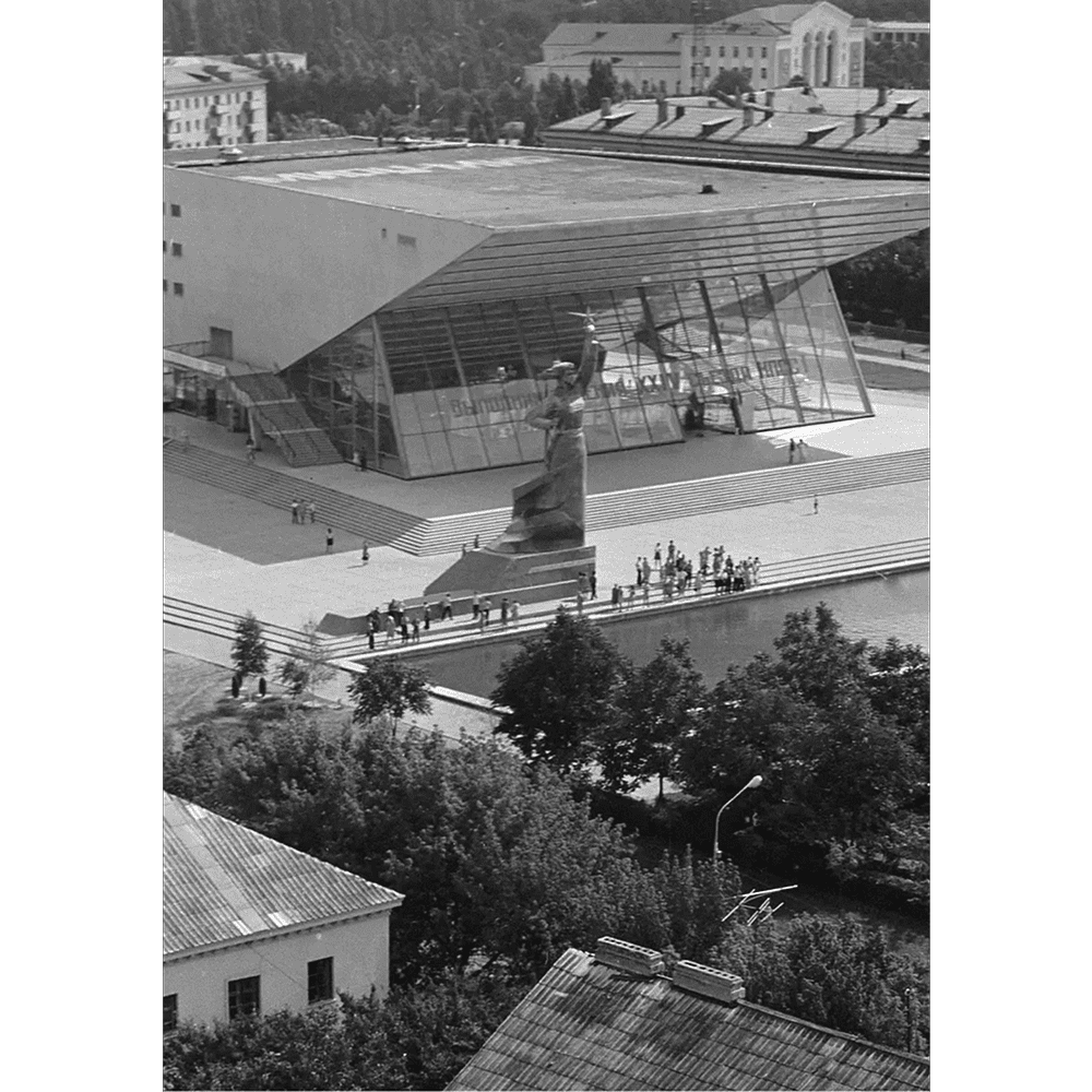 Книга "Брутализм и модернизм в архитектуре СССР. Шедевры из стекла и бетона" - 9