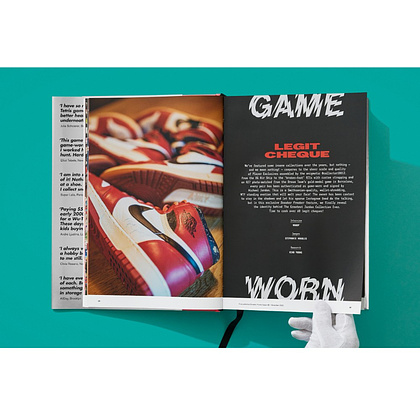 Книга на английском языке "Sneaker Freaker. World's Greatest Sneaker Collectors", Simon Wood - 2
