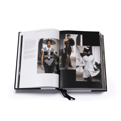 Книга на английском языке "Chanel Catwalk : The Complete Collections", Patrick Mauries, Adélia Sabatini - 2