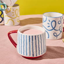 Кружка фарфоровая "Holidays", 400 мл, красный, белый