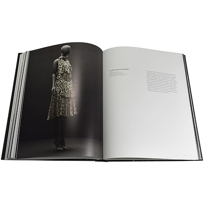 Книга на английском языке "Gabrielle Chanel. 60 Years of Fashion" - 14
