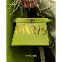 Книга на английском языке "Paris. In Fashion", Pierre Toromanoff 