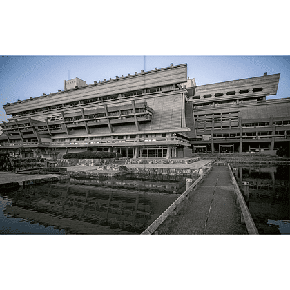 Книга на английском языке "Brutalist Japan", Paul Tulett - 4