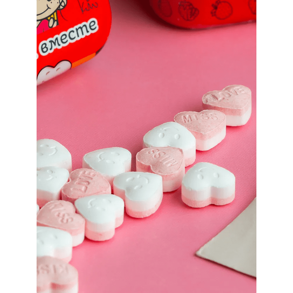 Драже "Love is...", клубника, 20 г - 2