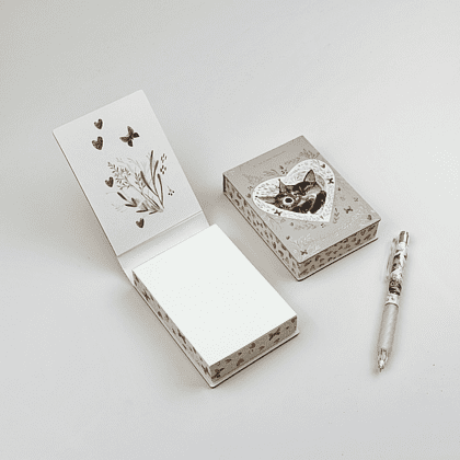 Блокнот "Love me. Котики приносят счастье", A6, 250 листов, нелинейный, склейка сверху, бежевый, золотой - 4