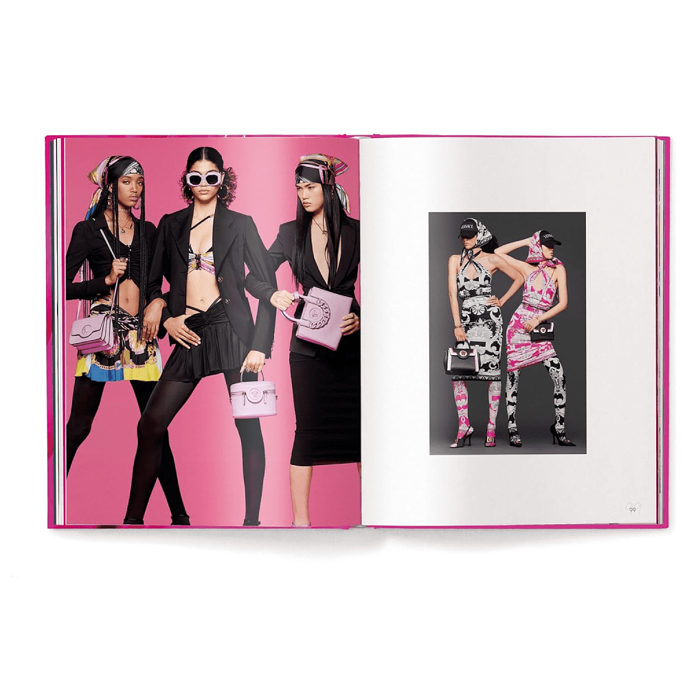 Книга на английском языке "The Pink Book. Fashion, Styles & Stories", Christiansen H. - 7