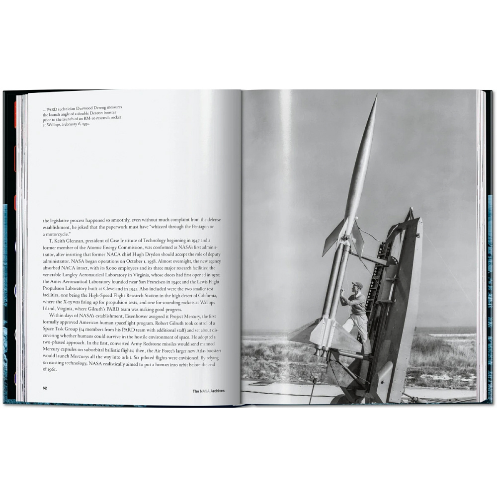 Книга на английском языке "The NASA Archives", Piers Bizony, Andrew Chaikin, Roger Launius - 2