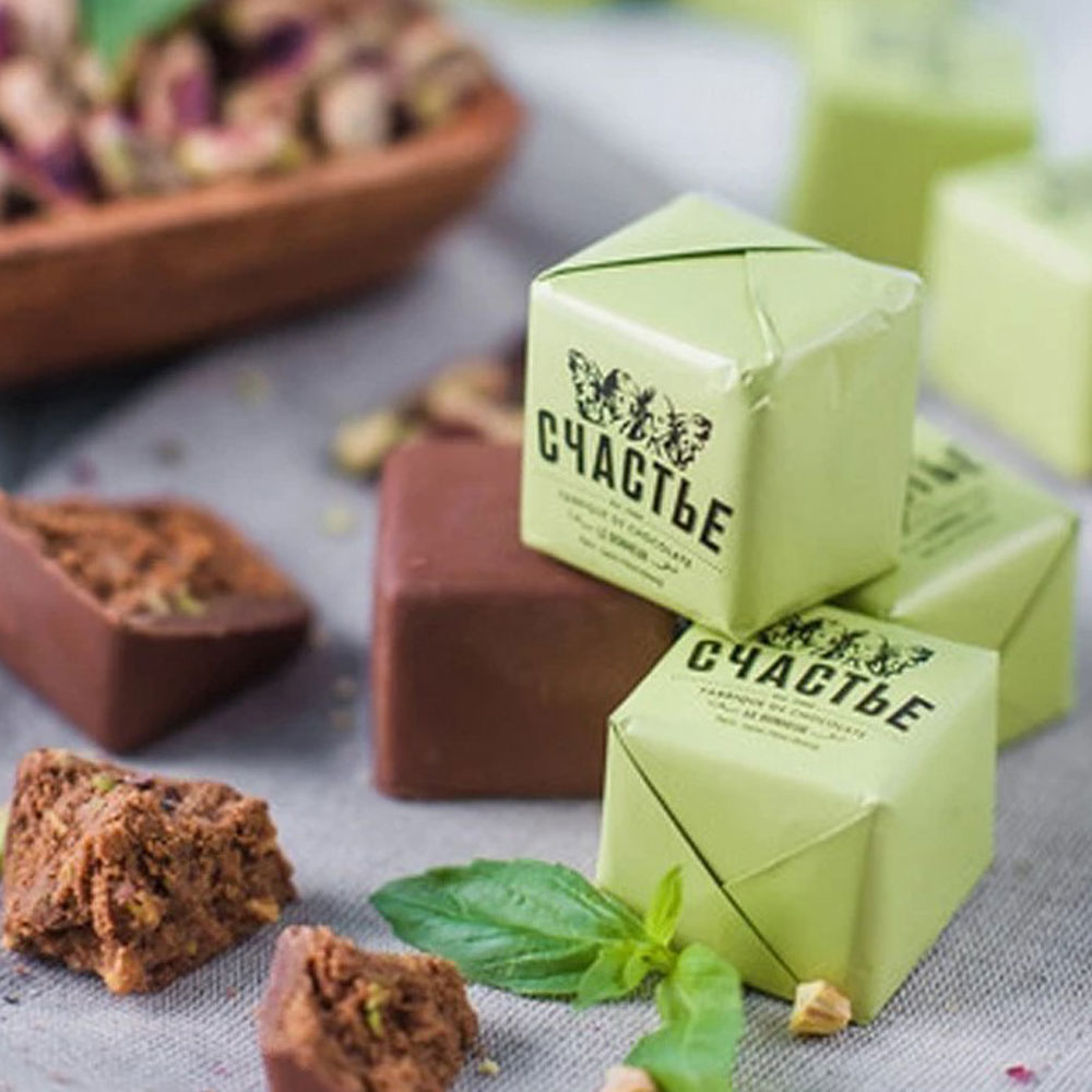 Конфеты "Счастье" пралине в молочном шоколаде с фисташкой и базиликом, 50 г