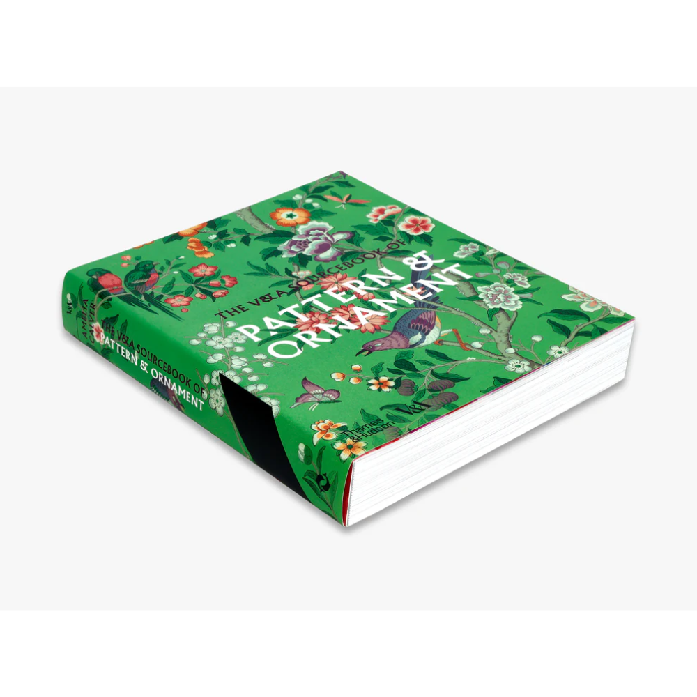 Книга на английском языке "The V&A Sourcebook of Pattern and Ornament"