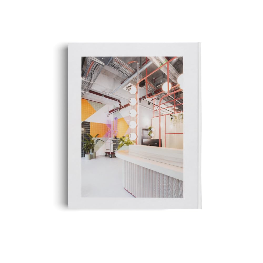 Книга на английском языке "Spatial Storytelling. Experience Architecture and Collage Design by studio aisslinger"