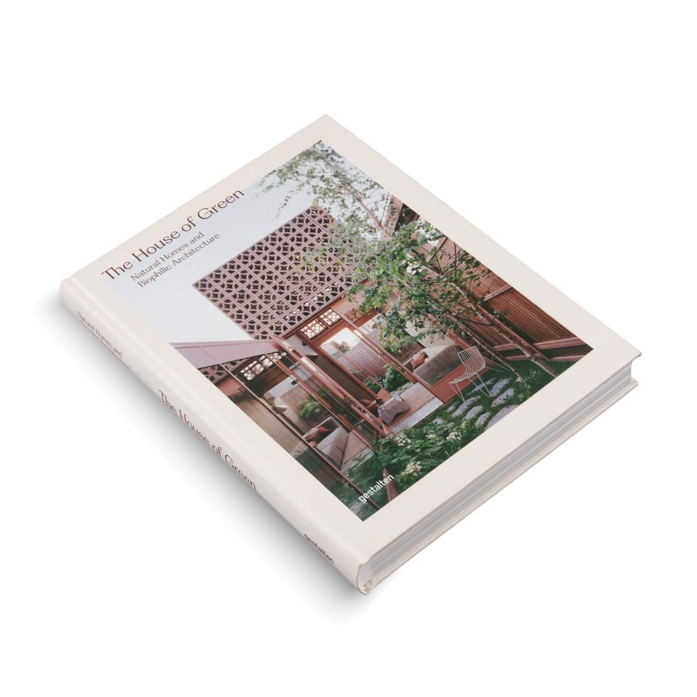 Книга на английском языке "The House of Green. Natural homes and biophilic architecture"