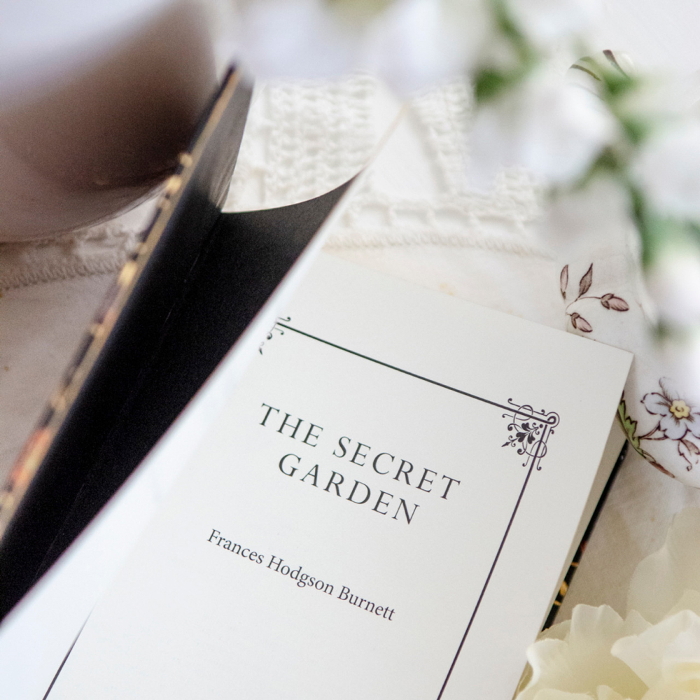 Книга на английском языке "The Secret Garden", Frances Hodgson Burnett - 4