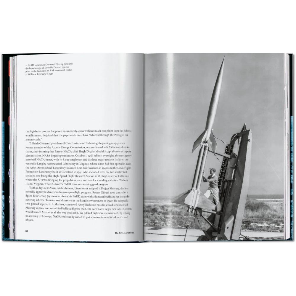 Книга на английском языке "The NASA Archives", Piers Bizony, Andrew Chaikin, Roger Launius