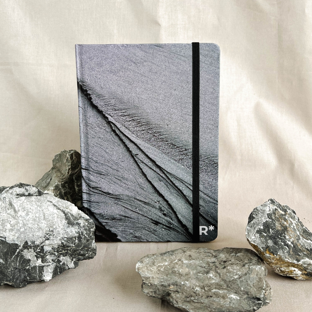 Ежедневник недатированный "StonePaper. Dark sand", 128 страниц, на резинке, серый