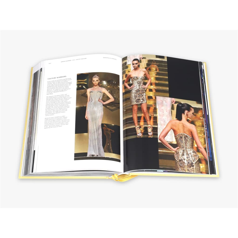 Книга на английском языке "Versace Catwalk"