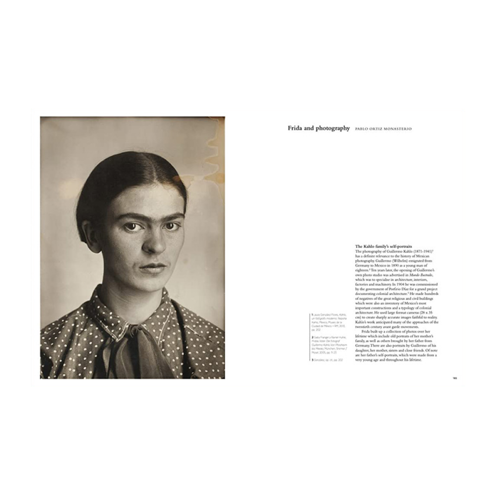 Книга на английском языке "Frida Kahlo: Her Universe", Jessica Maricarmen Serrano Bandala, Gerardo Estrada