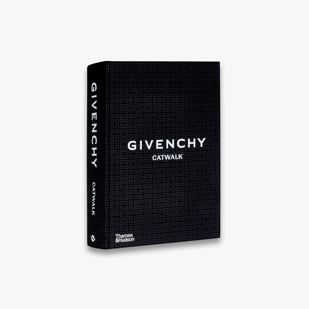 Книга на английском языке "Givenchy Catwalk: The Complete Collections", Samson A., Madsen A. C. 