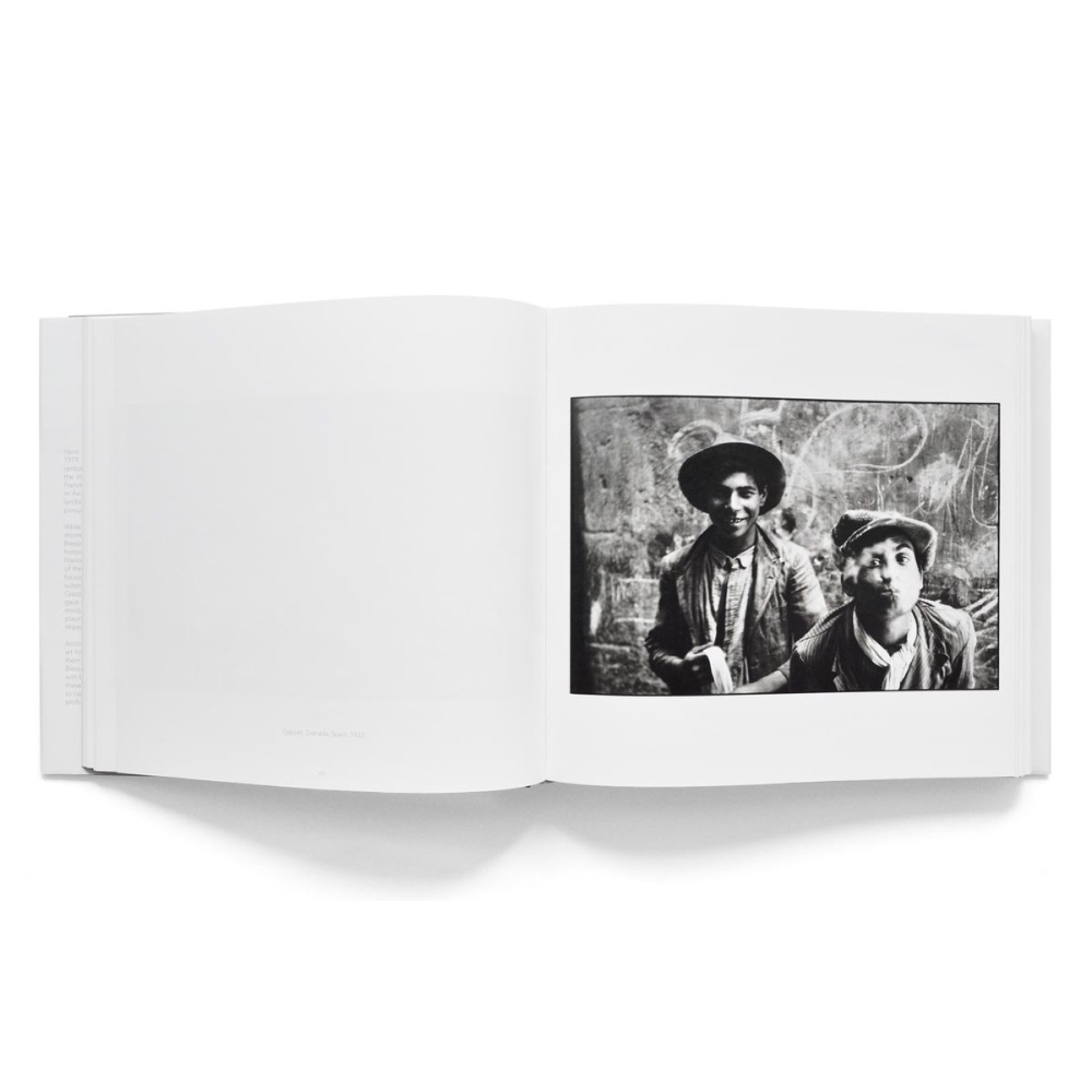 Книга на английском языке "Henri Cartier-Bresson: Photographer", Yves Bonnefoy - 3