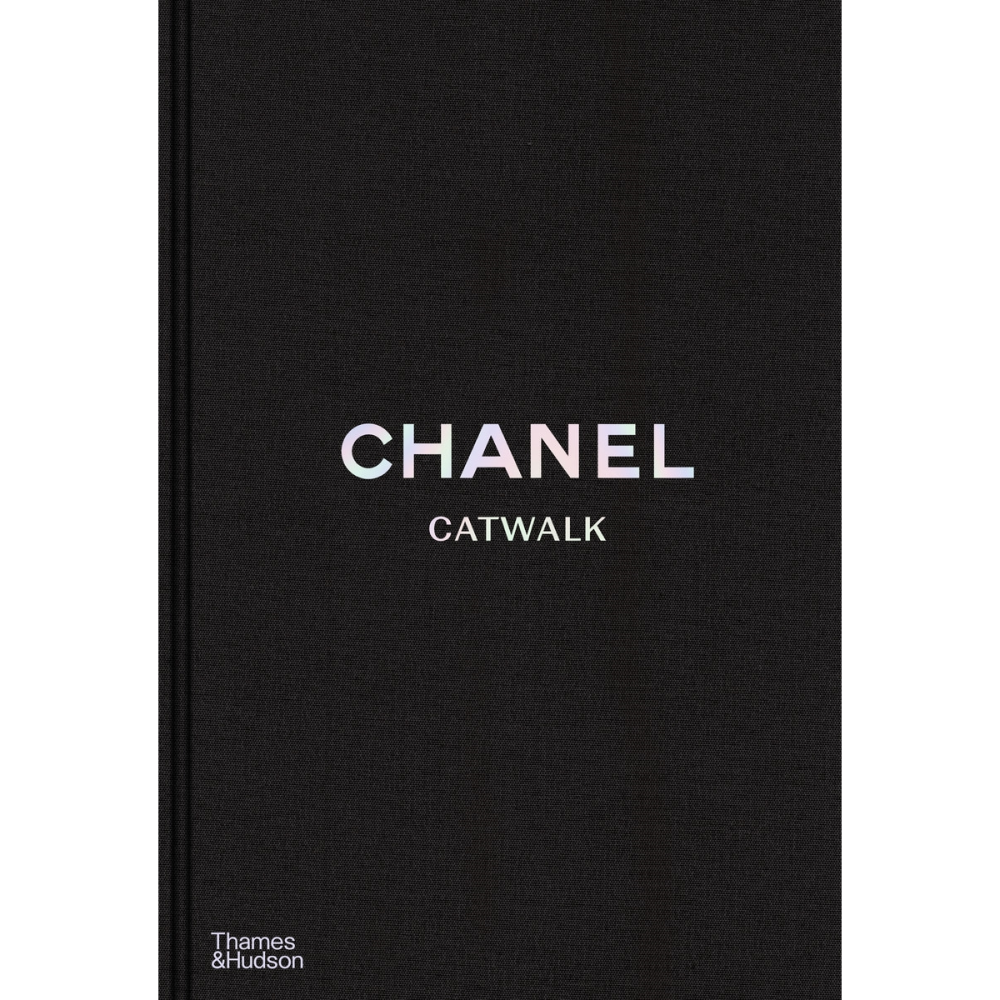 Книга на английском языке "Chanel Catwalk : The Complete Collections", Patrick Mauries, Adélia Sabatini