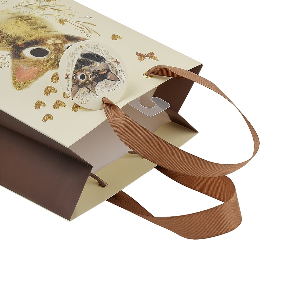 Пакет бумажный подарочный "Love me", 18x23x10 см, бежевый - 3