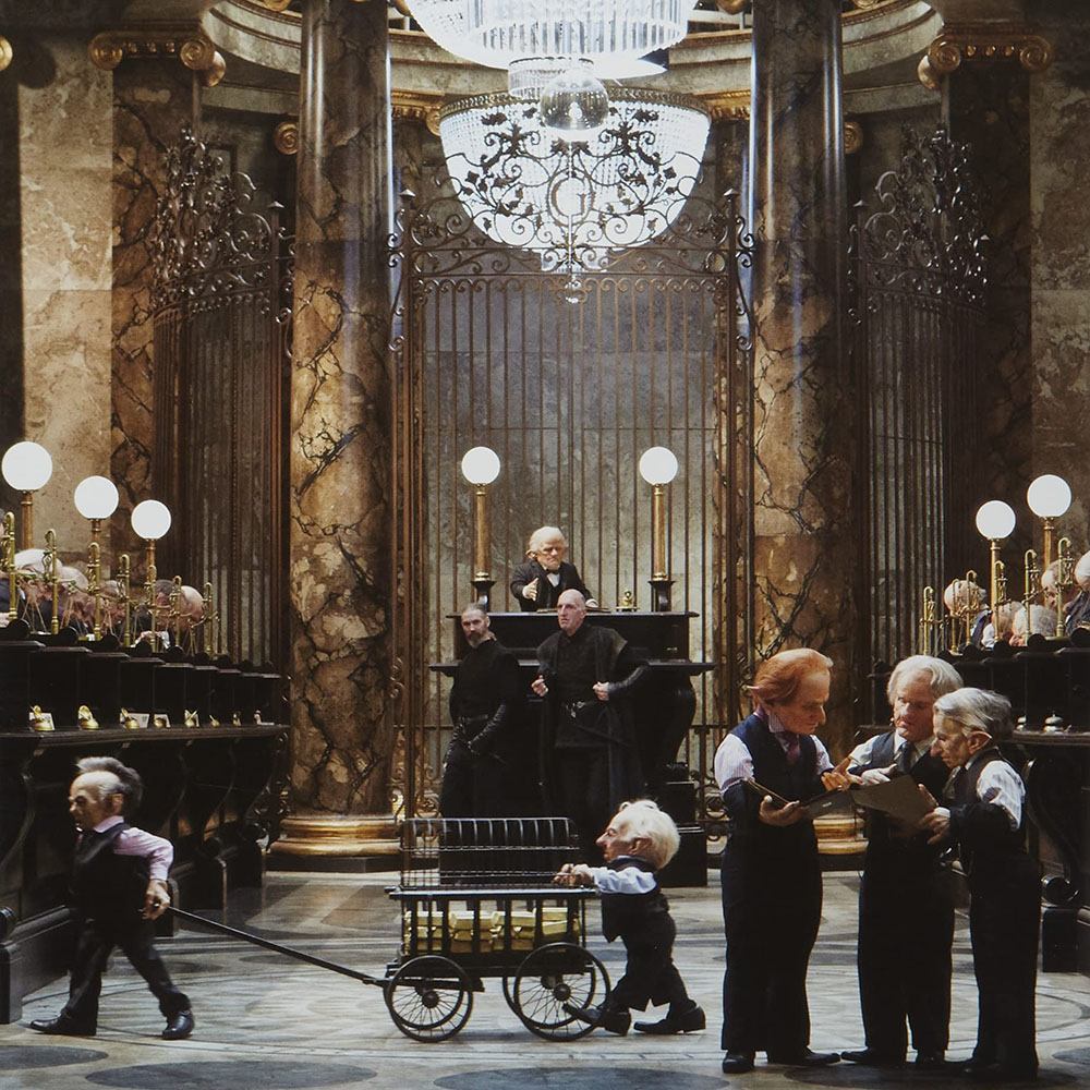 Книга на английском языке "Jody Revenson: Harry Potter. Diagon Alley. Movie Scrapbook",  Illustr.