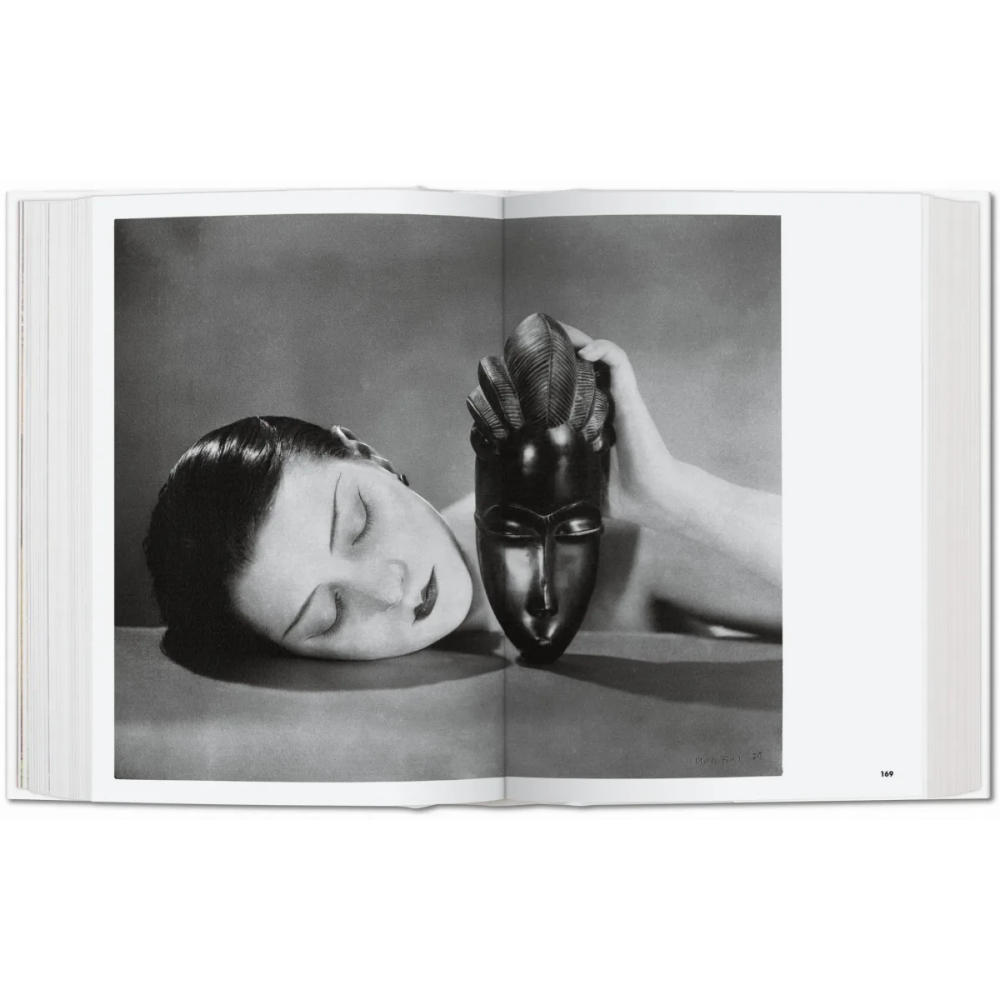 Книга на английском языке "Photo Icons. 50 Landmark Photographs and Their Stories"  - 3