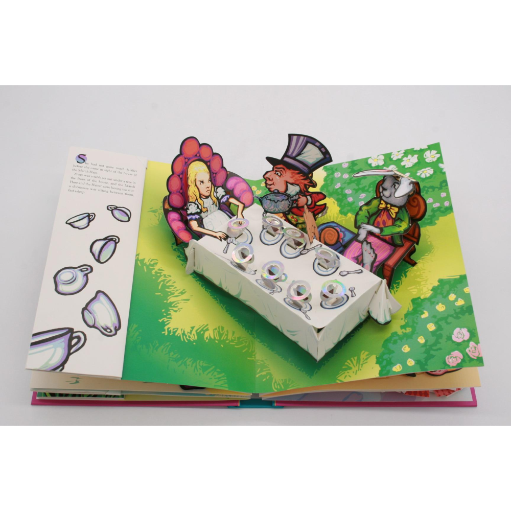 Книга на английском языке "Alice in Wonderland: Pop-up Book", Robert Sabuda